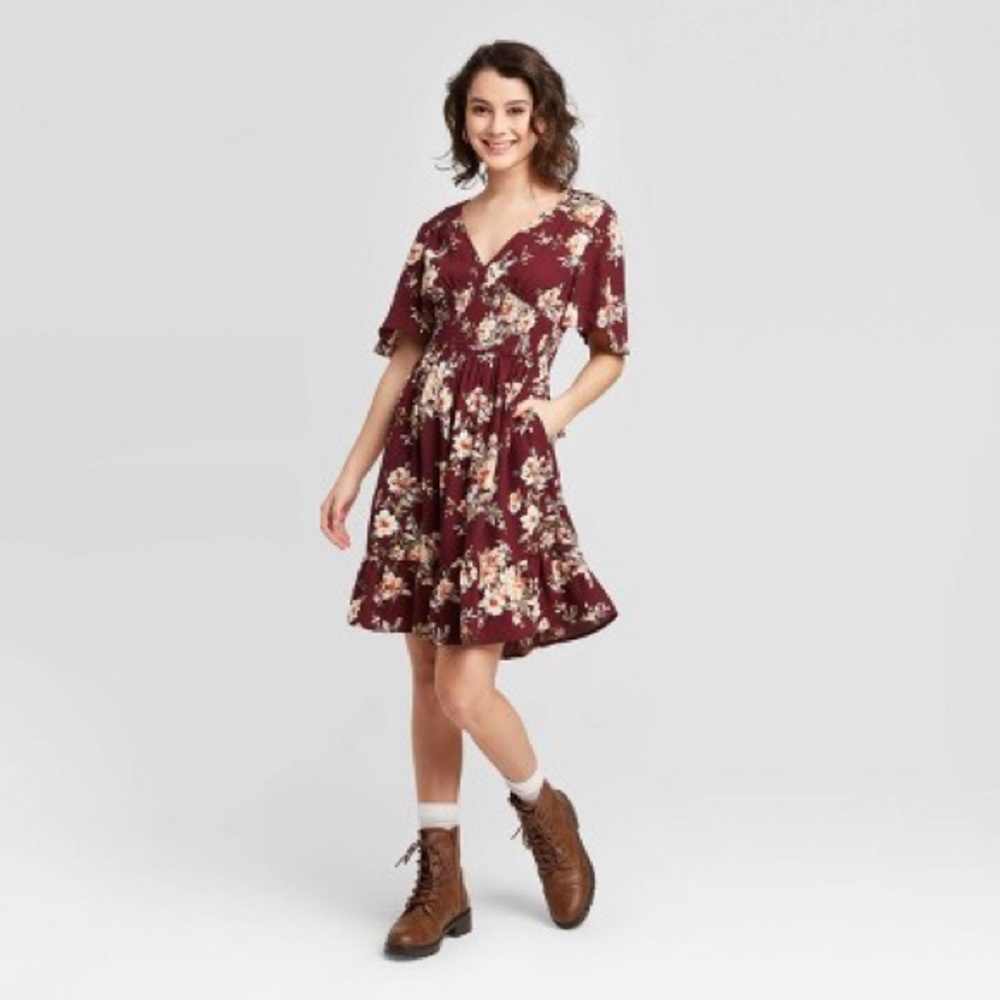 🌹Reposh🌹Floral V-Neck Smocked Waist Dress